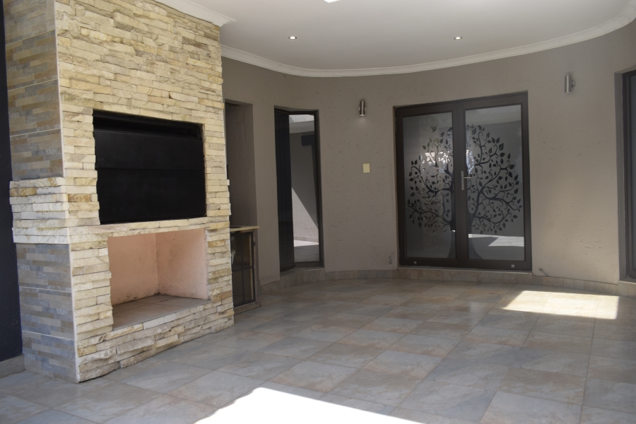 4 Bedroom Property for Sale in Helderwyk Gauteng