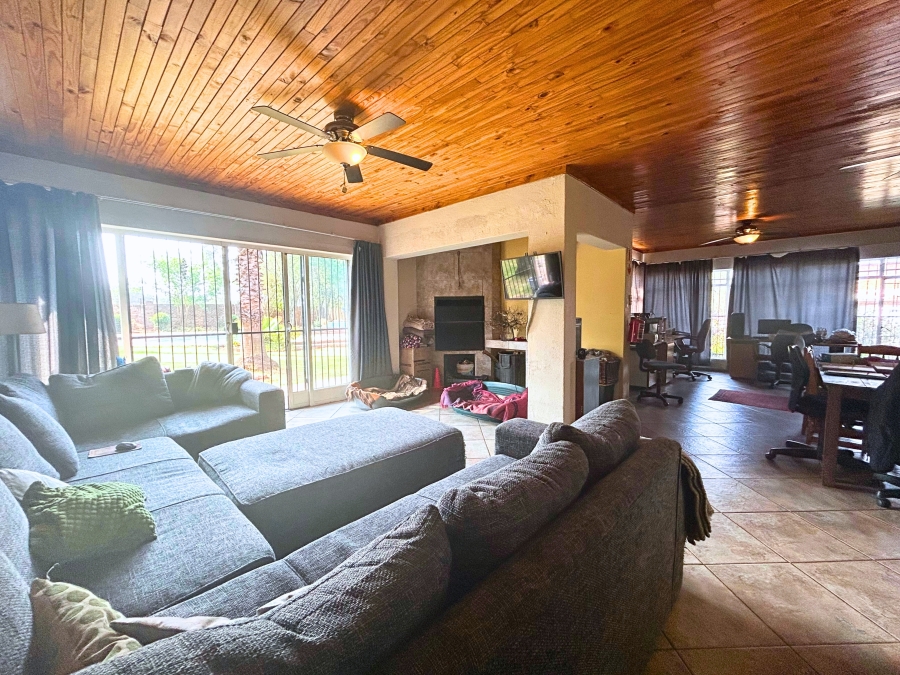 6 Bedroom Property for Sale in Gerardsville Gauteng