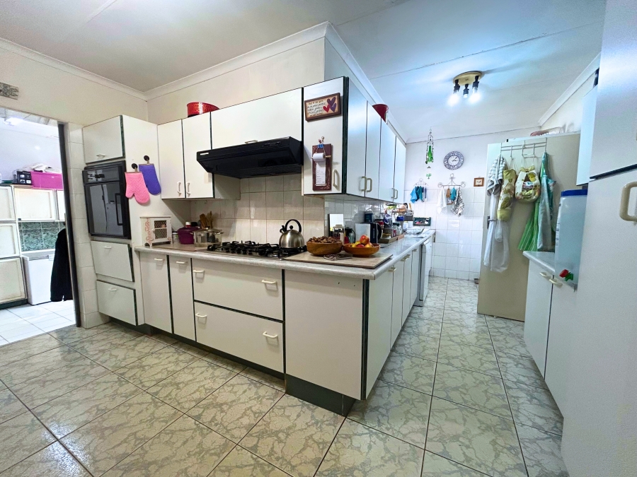 6 Bedroom Property for Sale in Gerardsville Gauteng