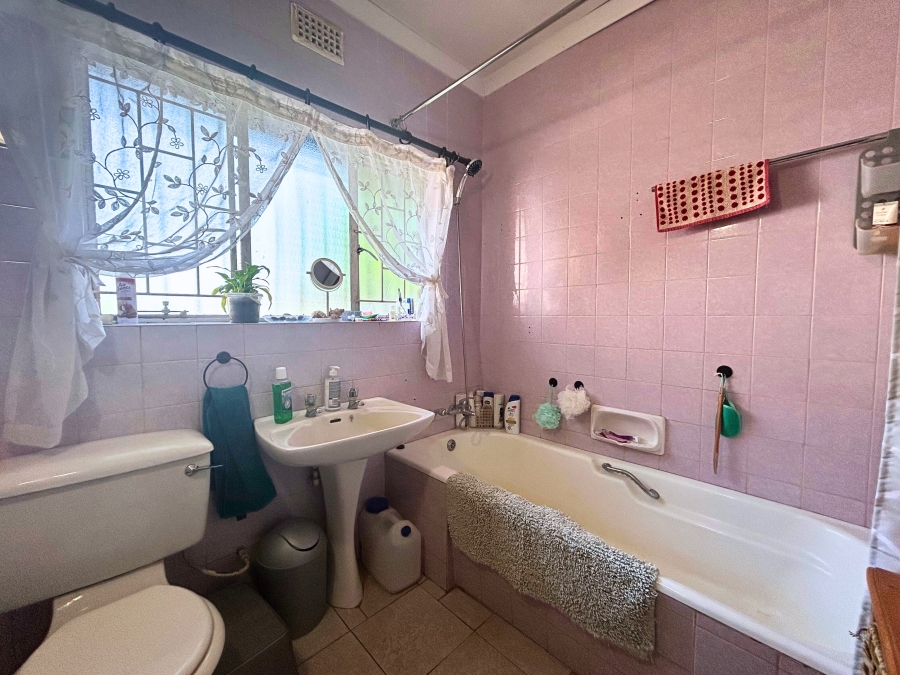 6 Bedroom Property for Sale in Gerardsville Gauteng
