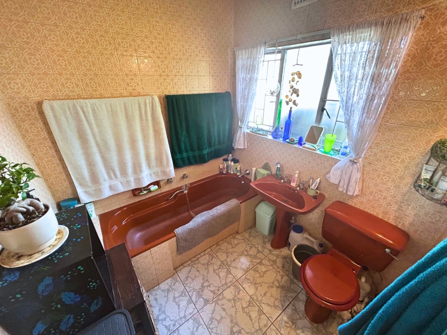 6 Bedroom Property for Sale in Gerardsville Gauteng