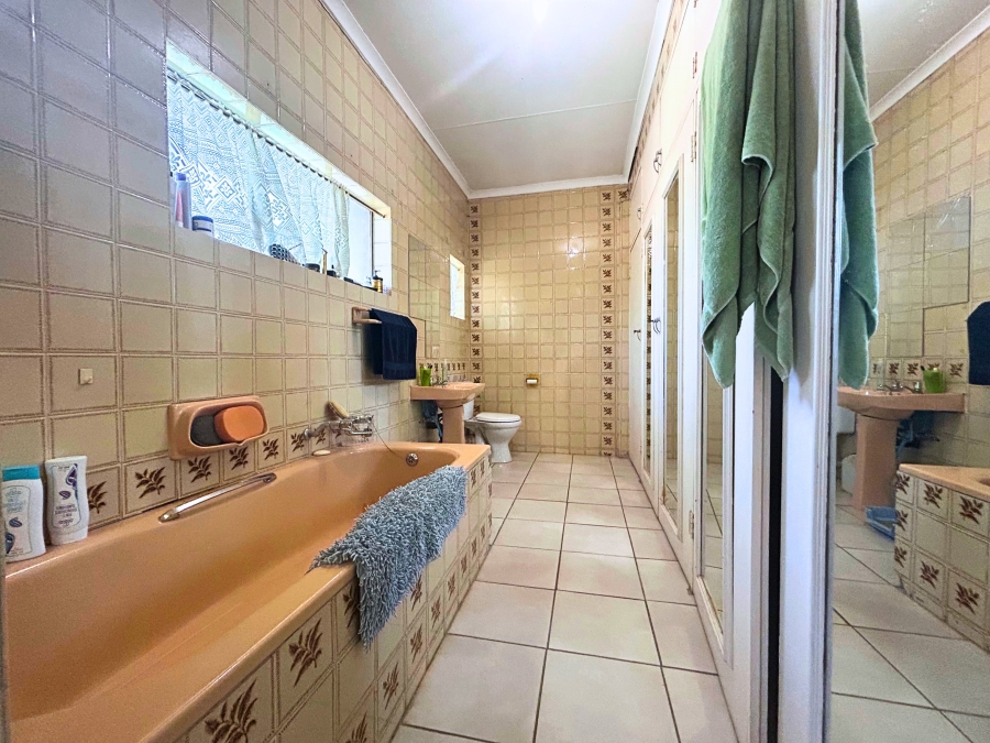 6 Bedroom Property for Sale in Gerardsville Gauteng
