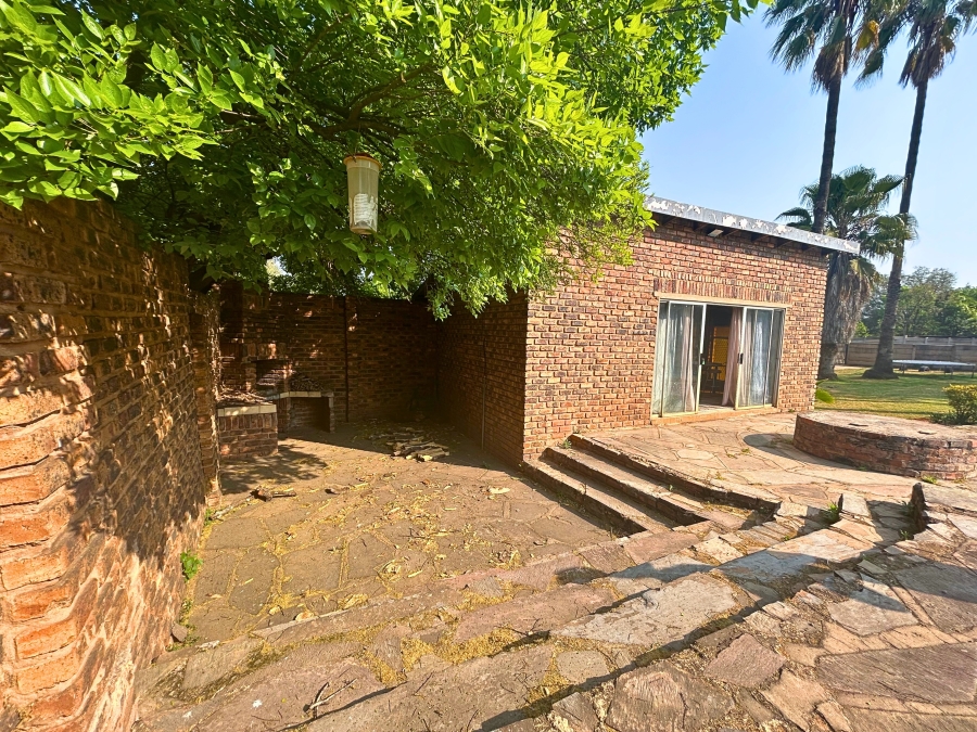 6 Bedroom Property for Sale in Gerardsville Gauteng