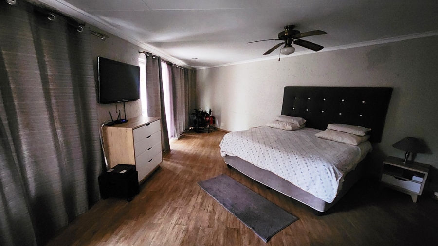 4 Bedroom Property for Sale in Eldoraigne Gauteng