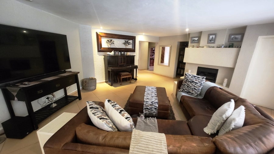 4 Bedroom Property for Sale in Eldoraigne Gauteng