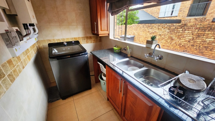 4 Bedroom Property for Sale in Eldoraigne Gauteng
