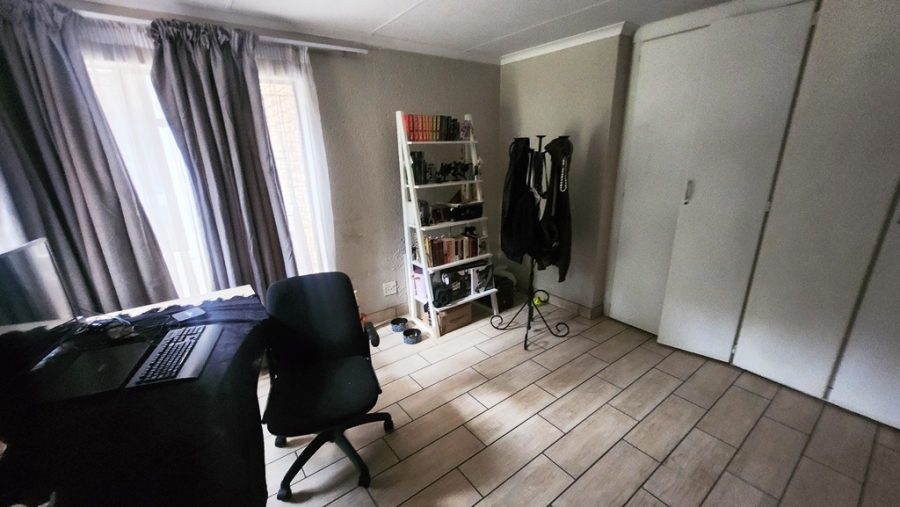 4 Bedroom Property for Sale in Eldoraigne Gauteng