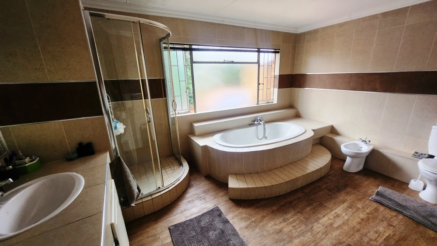 4 Bedroom Property for Sale in Eldoraigne Gauteng