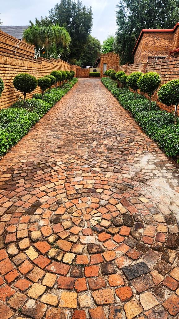 4 Bedroom Property for Sale in Eldoraigne Gauteng
