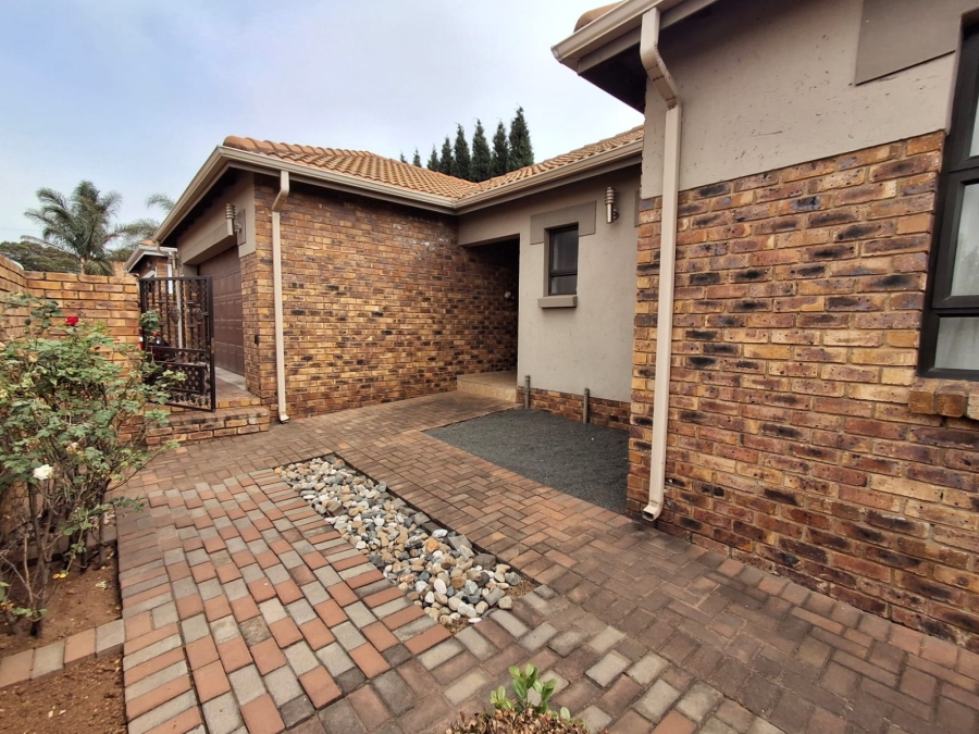 To Let 3 Bedroom Property for Rent in Bartlett Gauteng