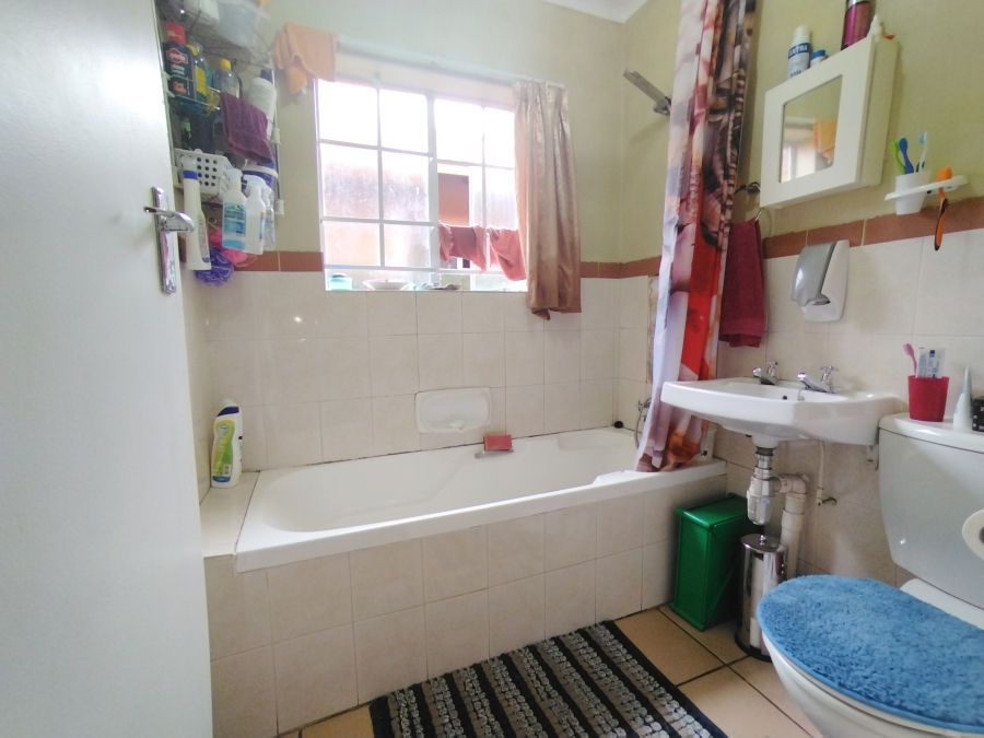 2 Bedroom Property for Sale in Doornpoort Gauteng