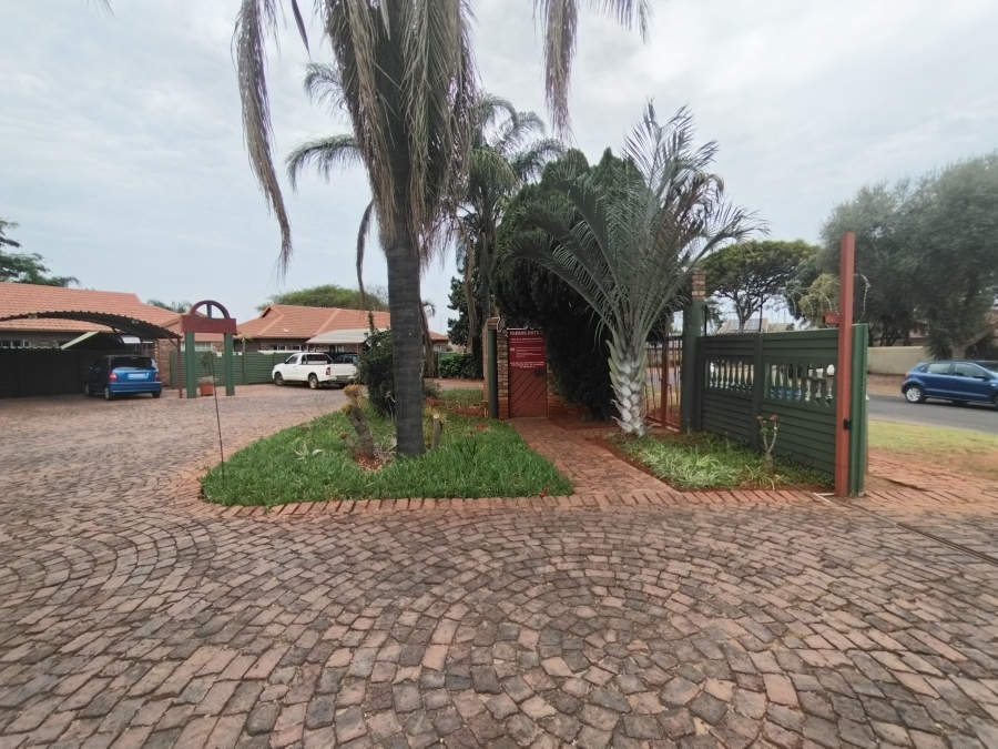2 Bedroom Property for Sale in Doornpoort Gauteng