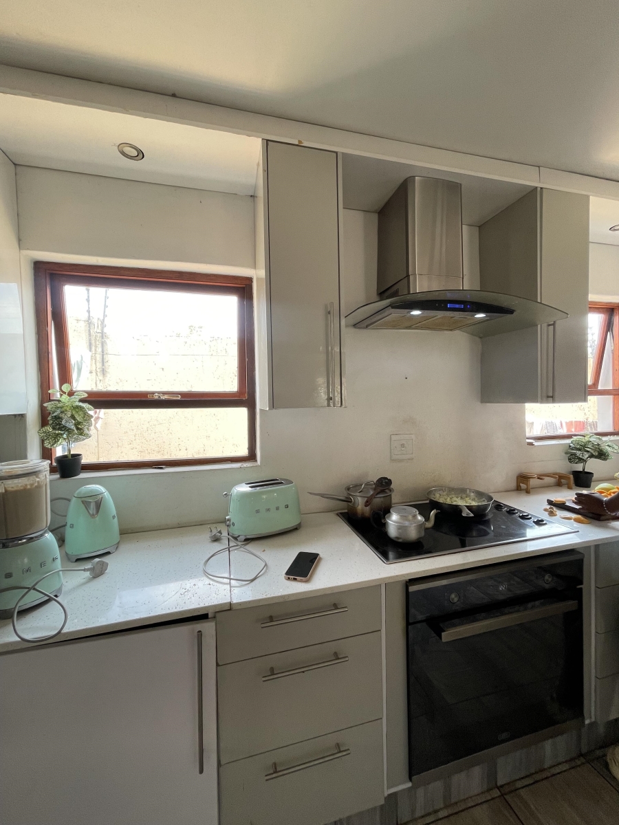 5 Bedroom Property for Sale in Buccleuch Gauteng