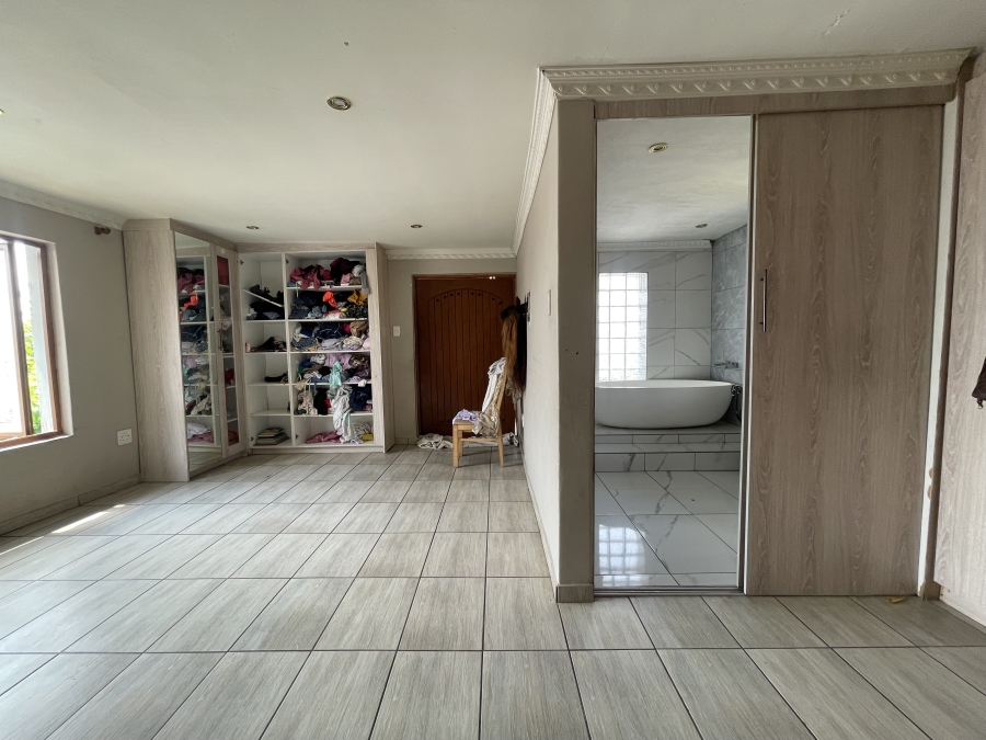 5 Bedroom Property for Sale in Buccleuch Gauteng