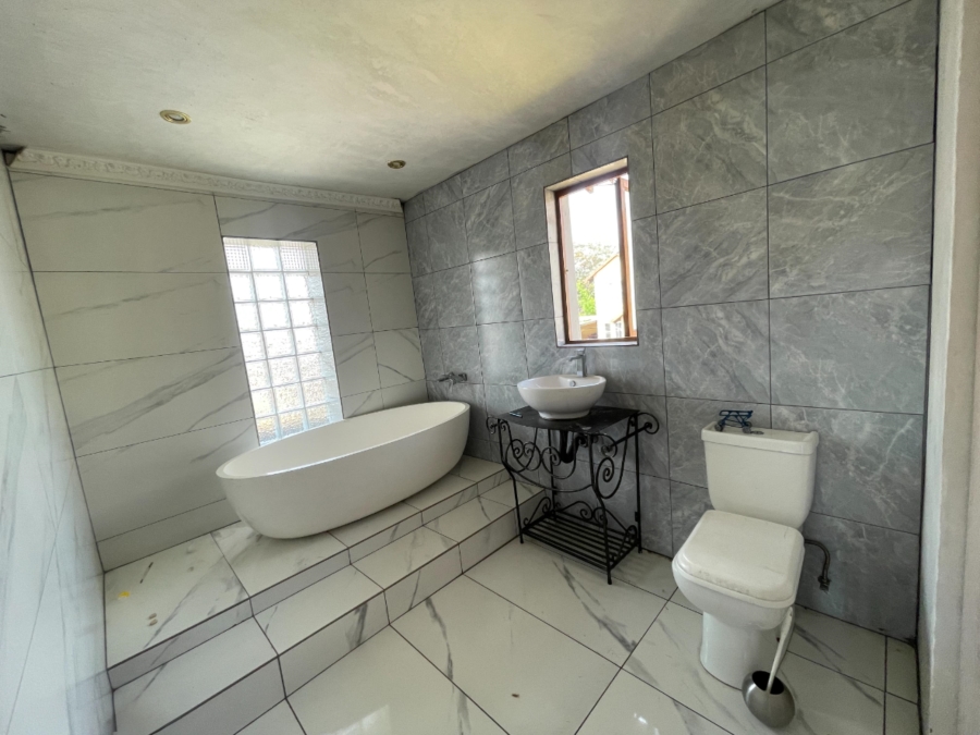 5 Bedroom Property for Sale in Buccleuch Gauteng