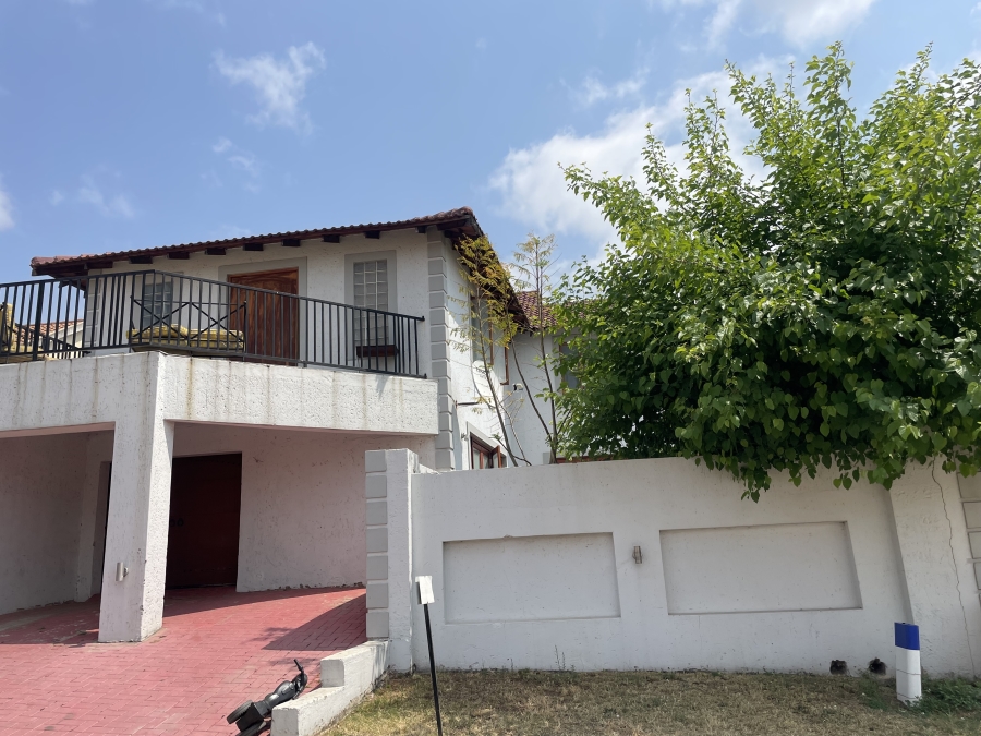 5 Bedroom Property for Sale in Buccleuch Gauteng