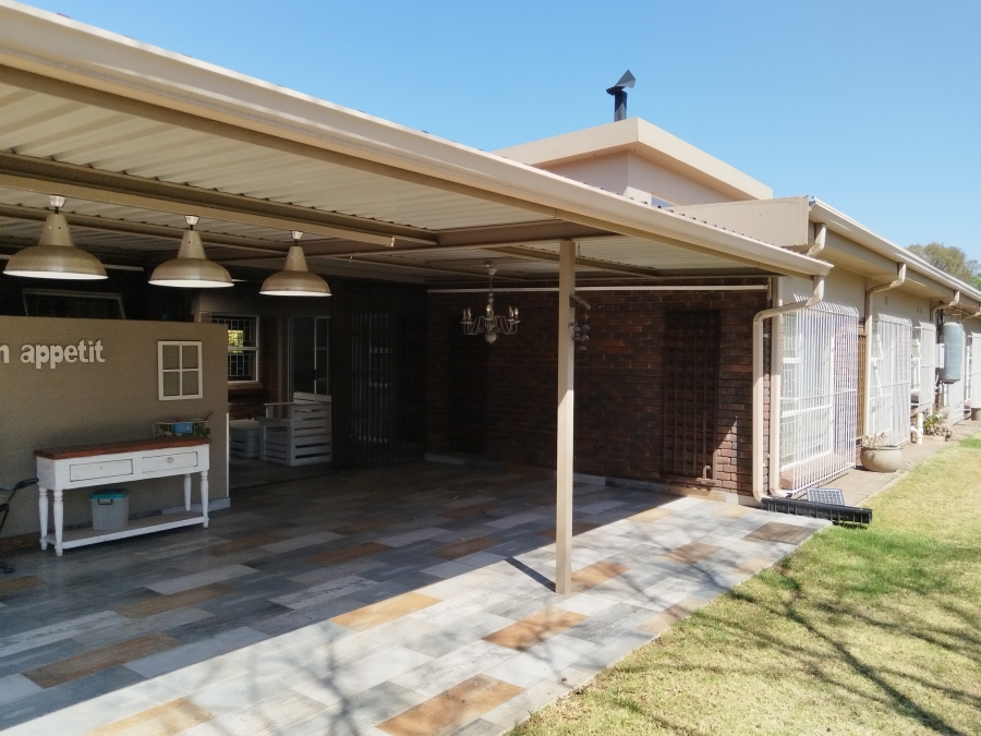 6 Bedroom Property for Sale in Vanderbijlpark SE 2 Gauteng