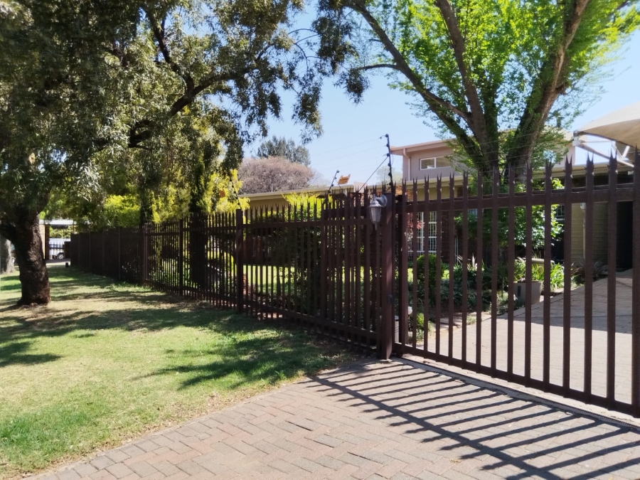 6 Bedroom Property for Sale in Vanderbijlpark SE 2 Gauteng