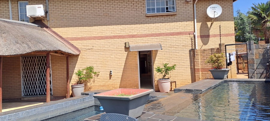 4 Bedroom Property for Sale in Kenleaf Gauteng