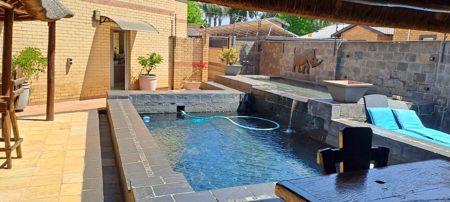 4 Bedroom Property for Sale in Kenleaf Gauteng