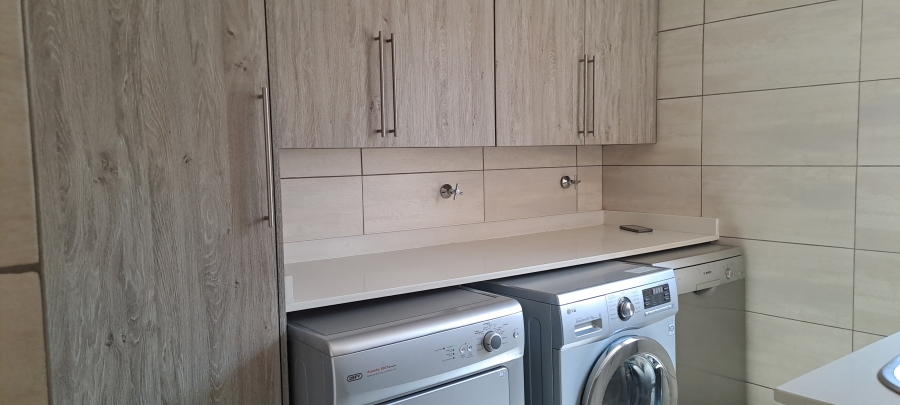 4 Bedroom Property for Sale in Kenleaf Gauteng