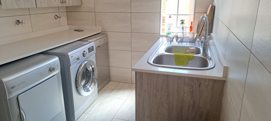 4 Bedroom Property for Sale in Kenleaf Gauteng