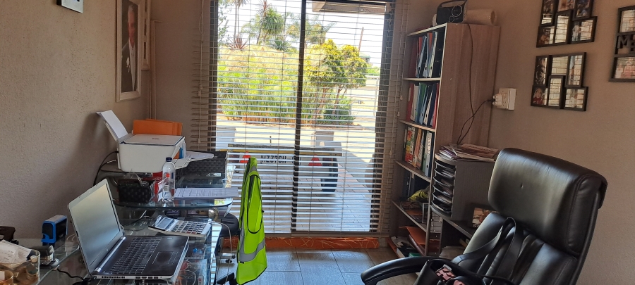 4 Bedroom Property for Sale in Kenleaf Gauteng