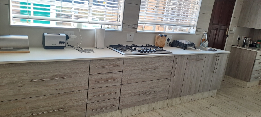 4 Bedroom Property for Sale in Kenleaf Gauteng