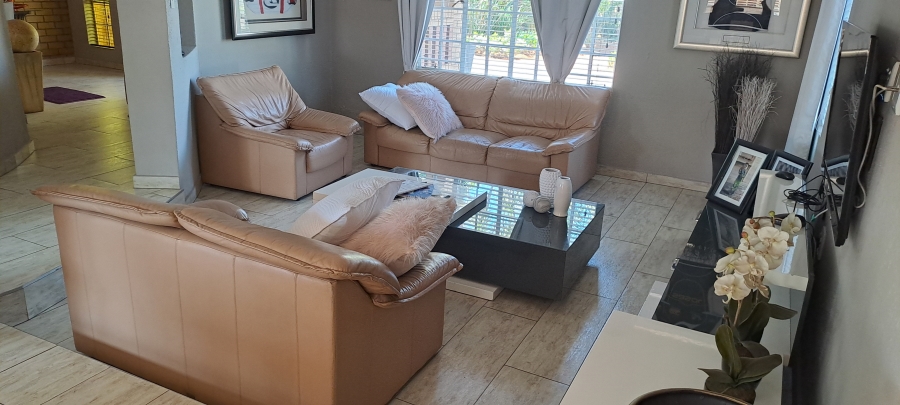 4 Bedroom Property for Sale in Kenleaf Gauteng