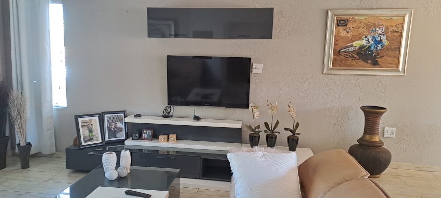 4 Bedroom Property for Sale in Kenleaf Gauteng