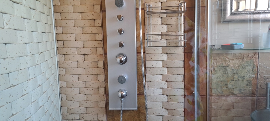 4 Bedroom Property for Sale in Kenleaf Gauteng