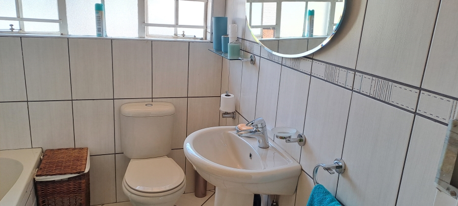 4 Bedroom Property for Sale in Kenleaf Gauteng