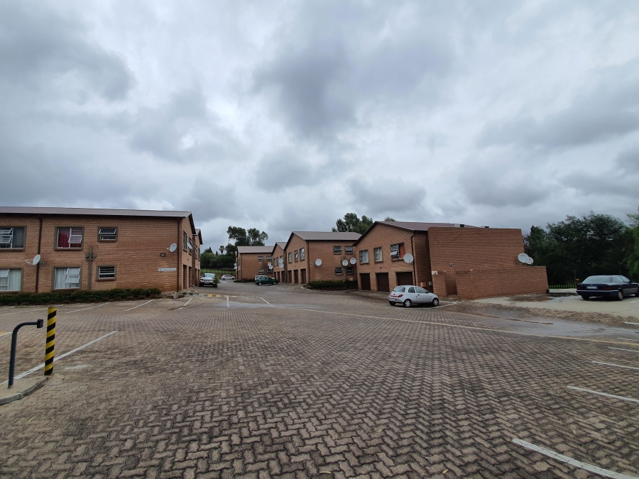 To Let 2 Bedroom Property for Rent in Radiokop Gauteng