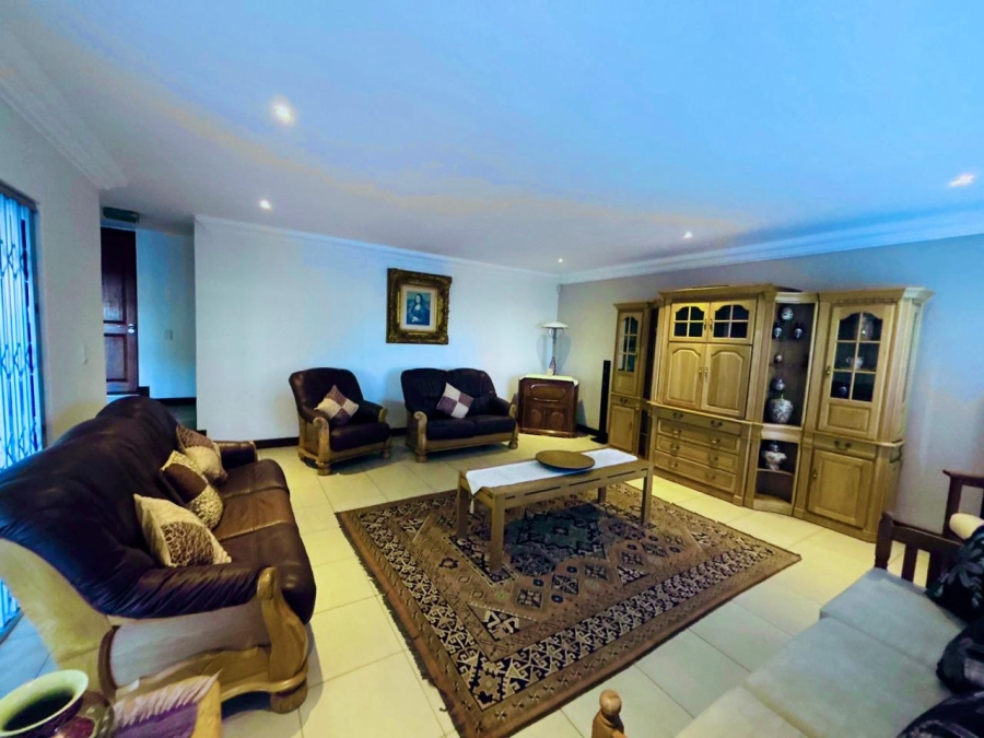 8 Bedroom Property for Sale in Poortview Gauteng