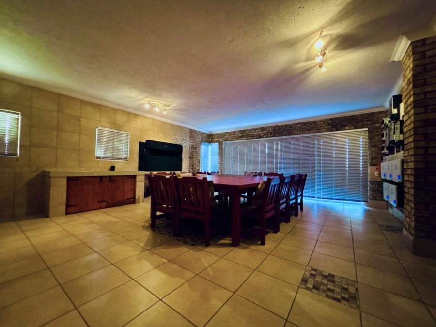 8 Bedroom Property for Sale in Poortview Gauteng