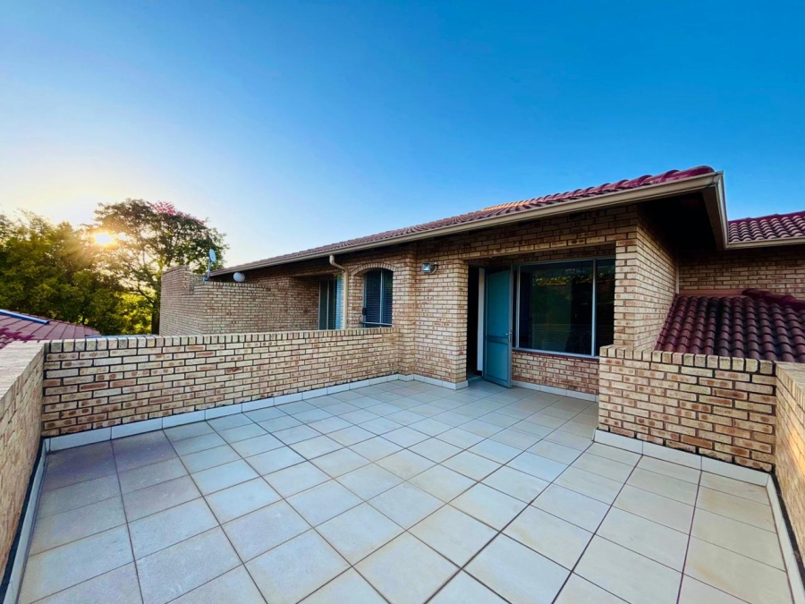 8 Bedroom Property for Sale in Poortview Gauteng