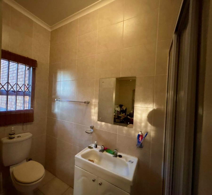 8 Bedroom Property for Sale in Poortview Gauteng