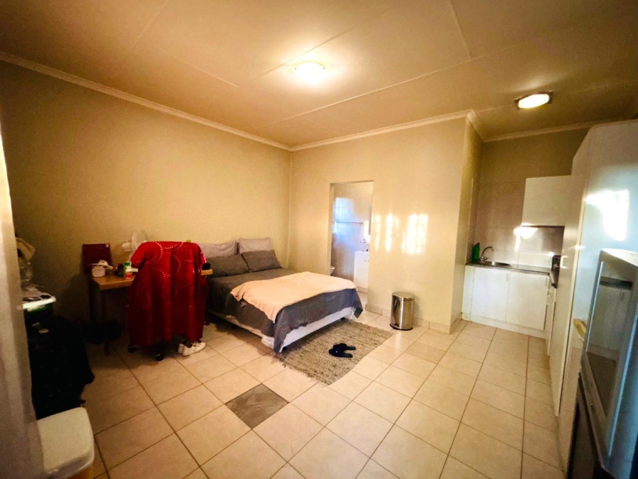 8 Bedroom Property for Sale in Poortview Gauteng