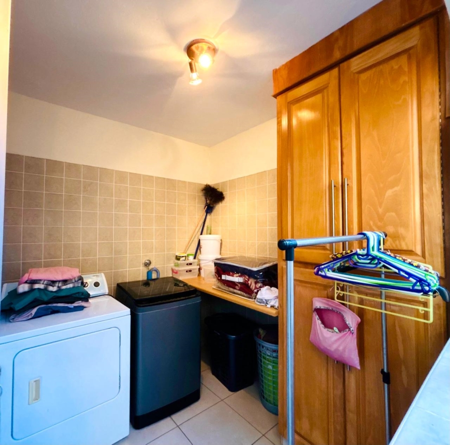8 Bedroom Property for Sale in Poortview Gauteng