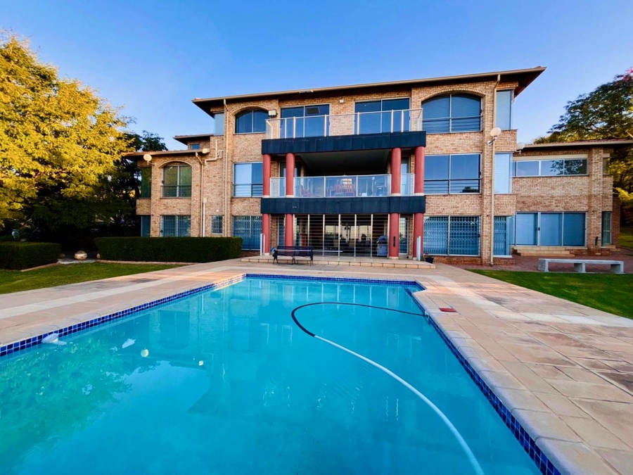 8 Bedroom Property for Sale in Poortview Gauteng