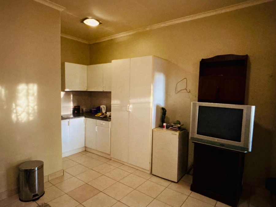 8 Bedroom Property for Sale in Poortview Gauteng