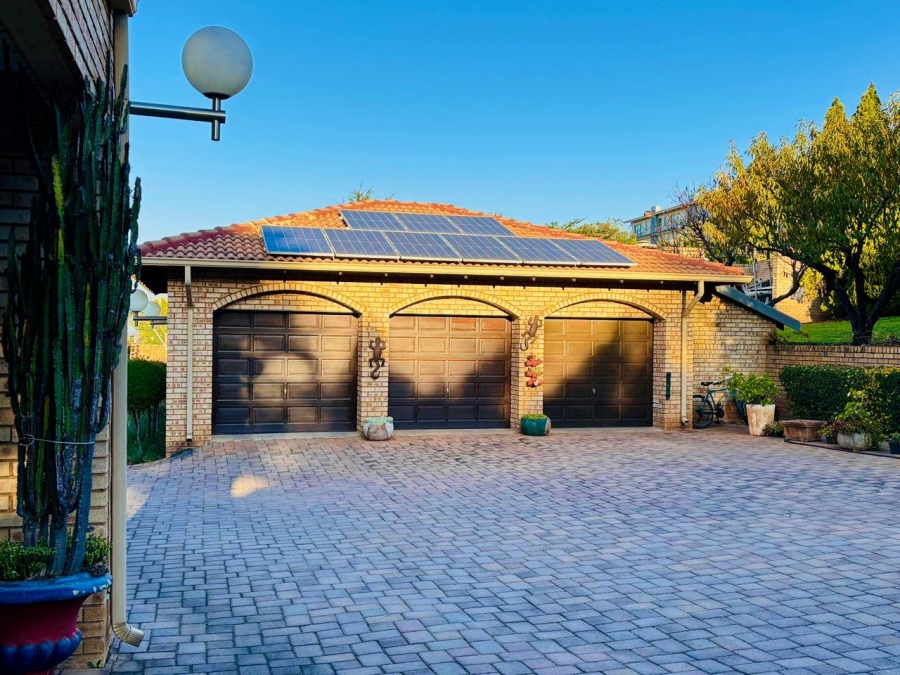 8 Bedroom Property for Sale in Poortview Gauteng