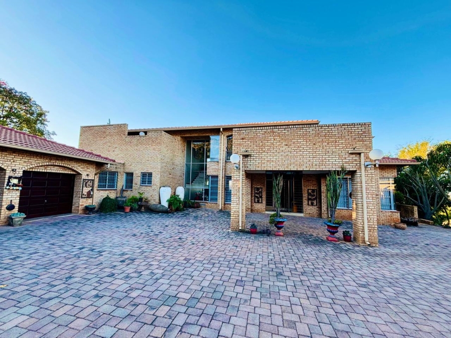 8 Bedroom Property for Sale in Poortview Gauteng