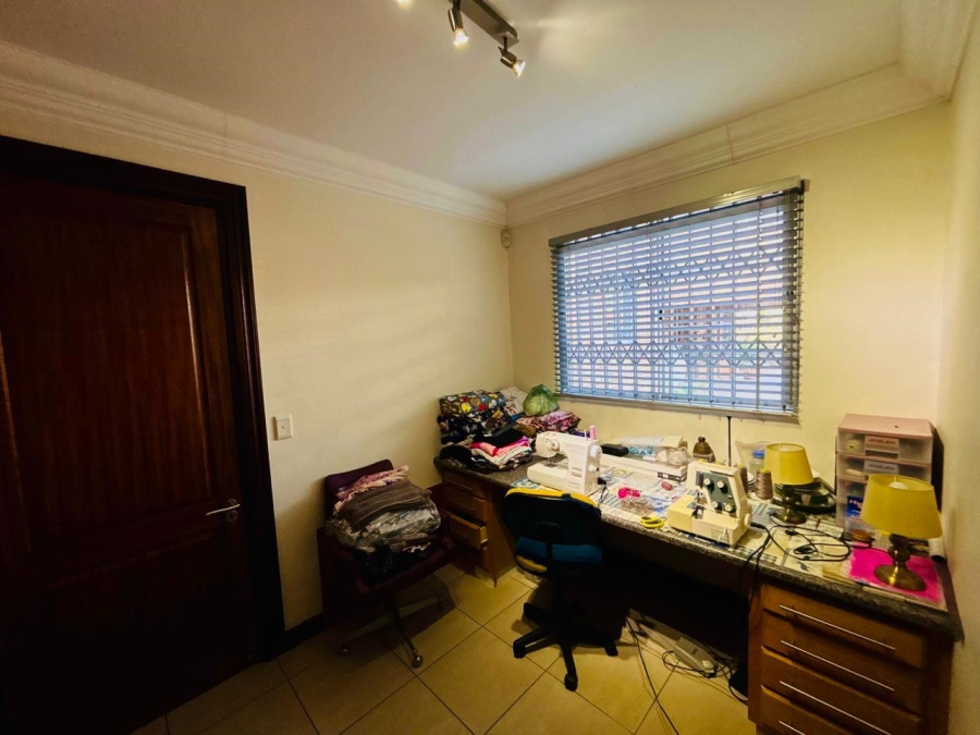 8 Bedroom Property for Sale in Poortview Gauteng