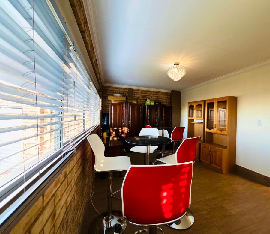 8 Bedroom Property for Sale in Poortview Gauteng
