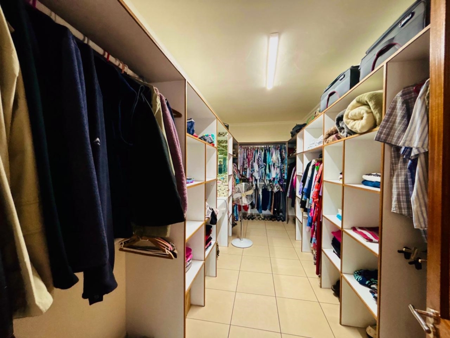 8 Bedroom Property for Sale in Poortview Gauteng