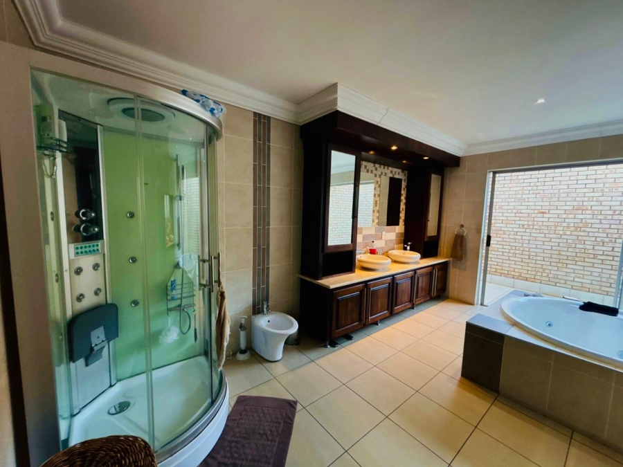 8 Bedroom Property for Sale in Poortview Gauteng