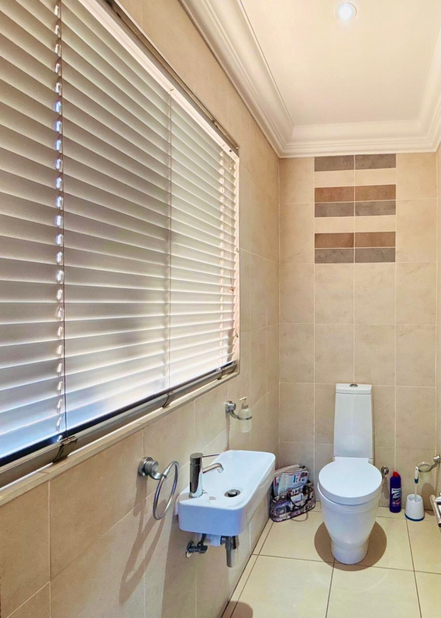 8 Bedroom Property for Sale in Poortview Gauteng