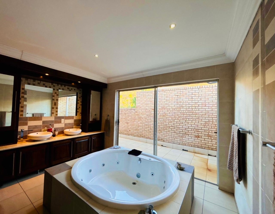 8 Bedroom Property for Sale in Poortview Gauteng