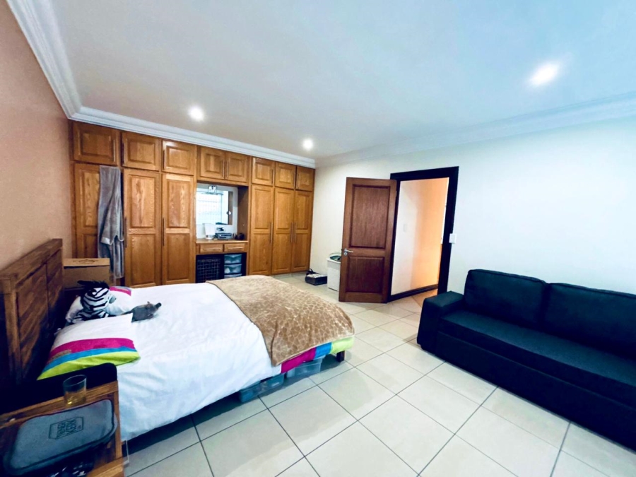 8 Bedroom Property for Sale in Poortview Gauteng